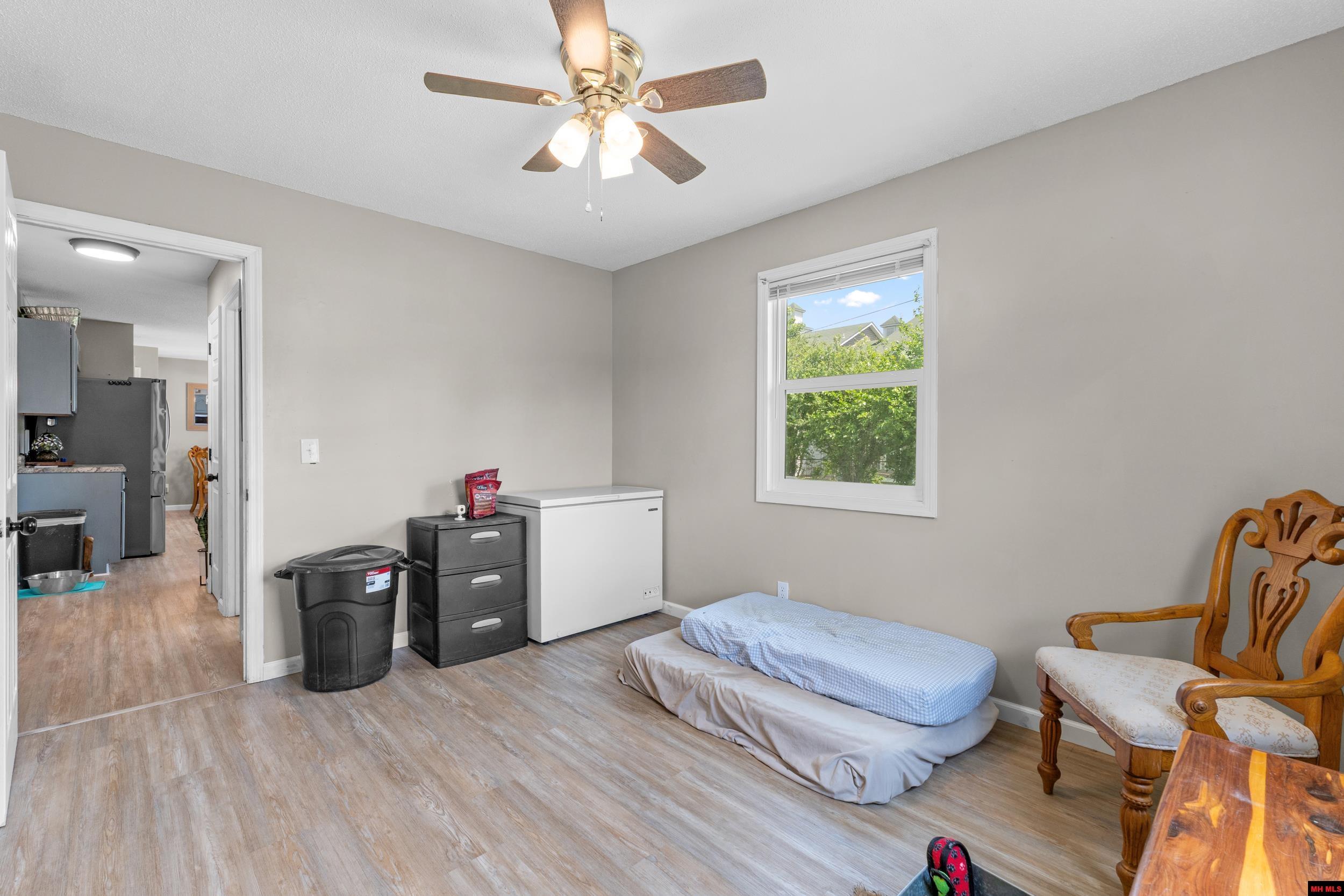 1123 RIDGECREST