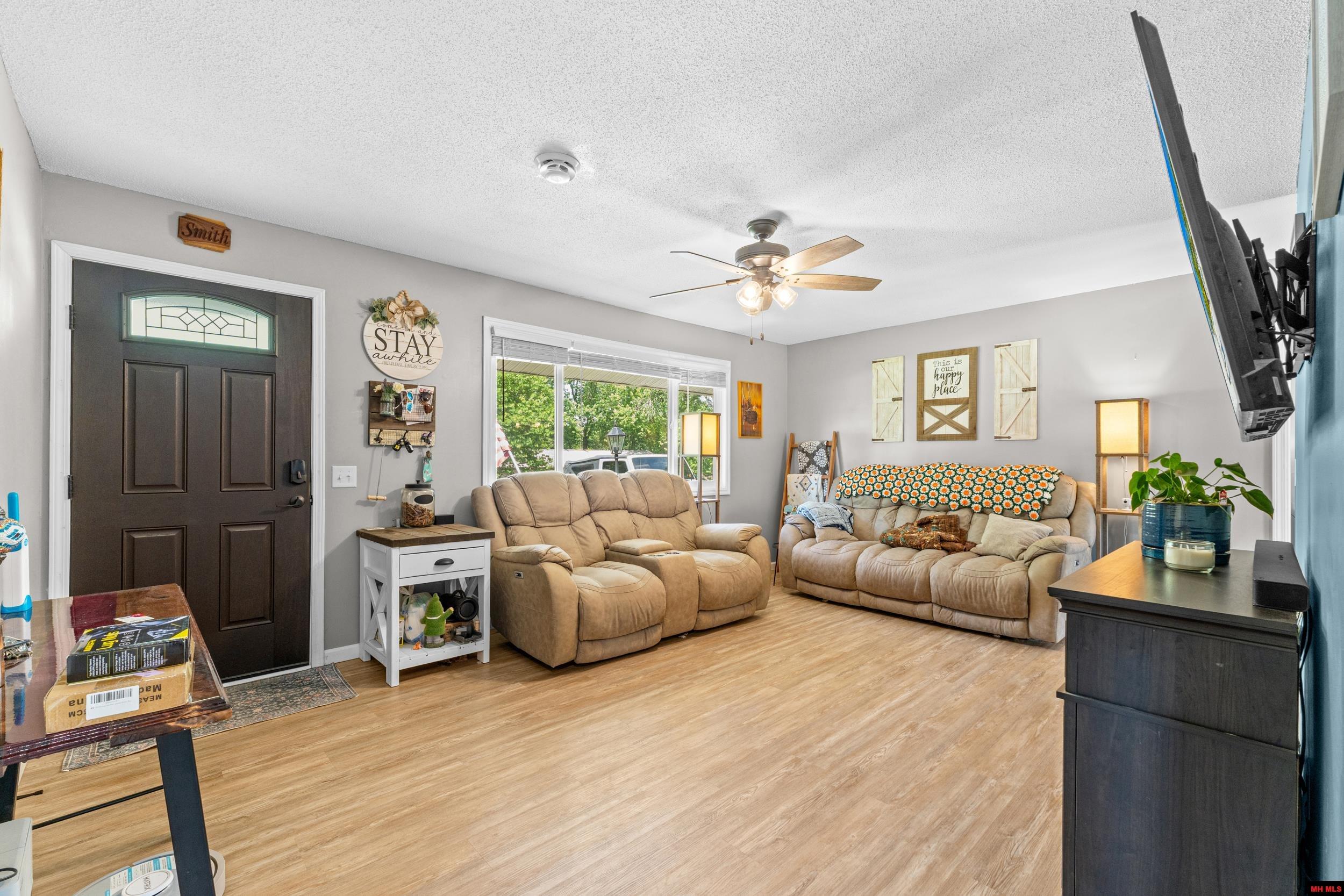 1123 RIDGECREST