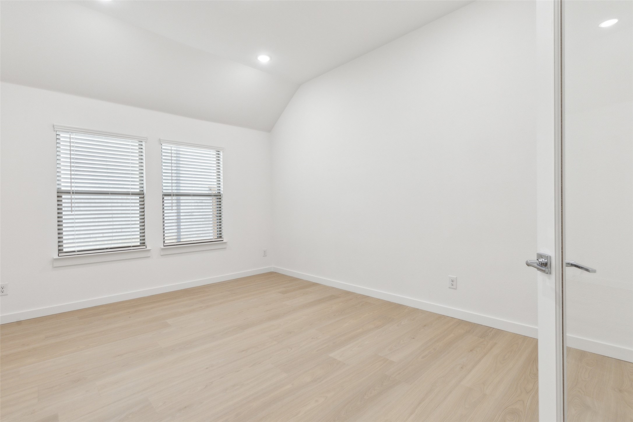 164 Bright Alcove