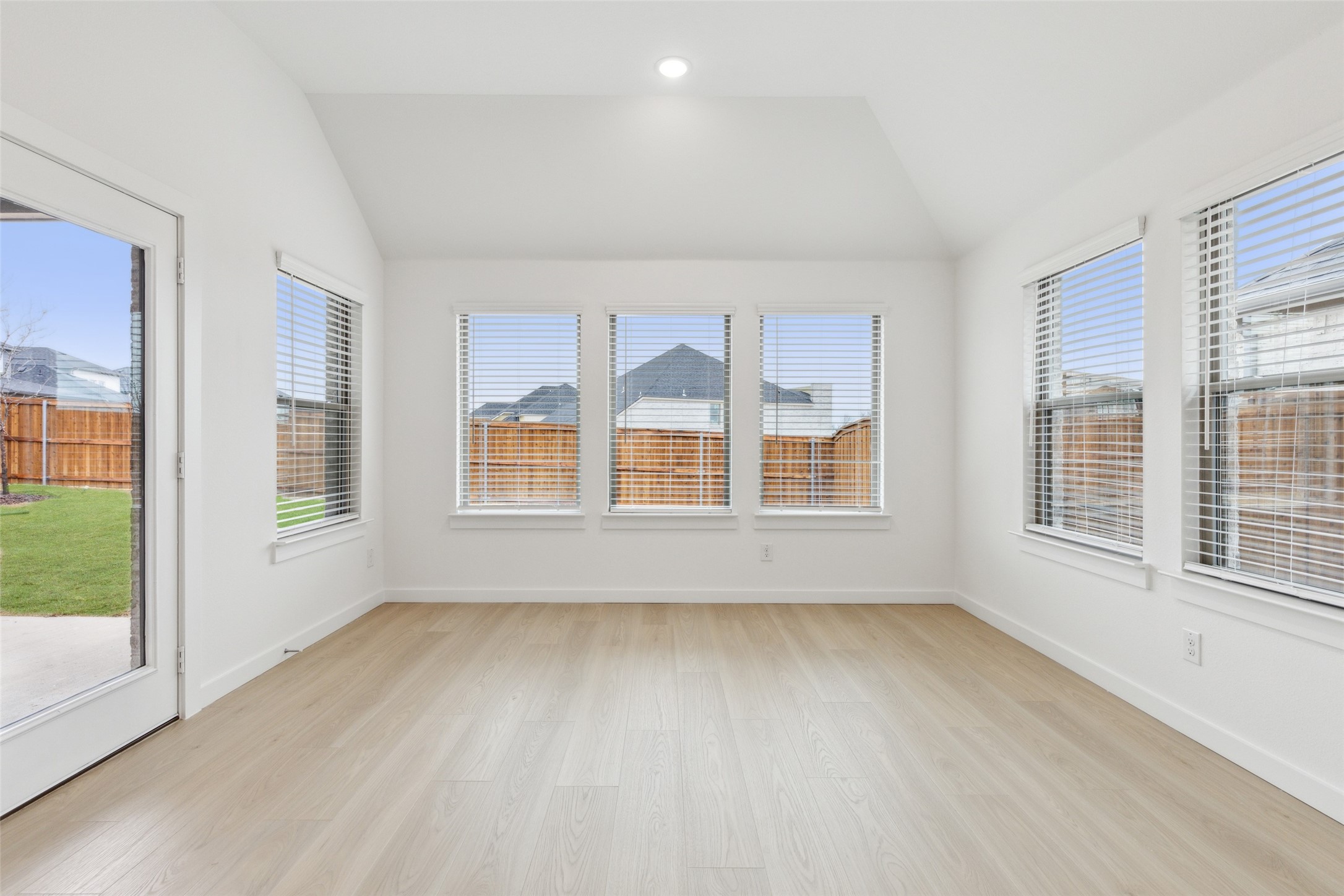 164 Bright Alcove