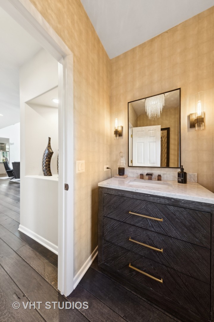 1N676 Woodhall Court