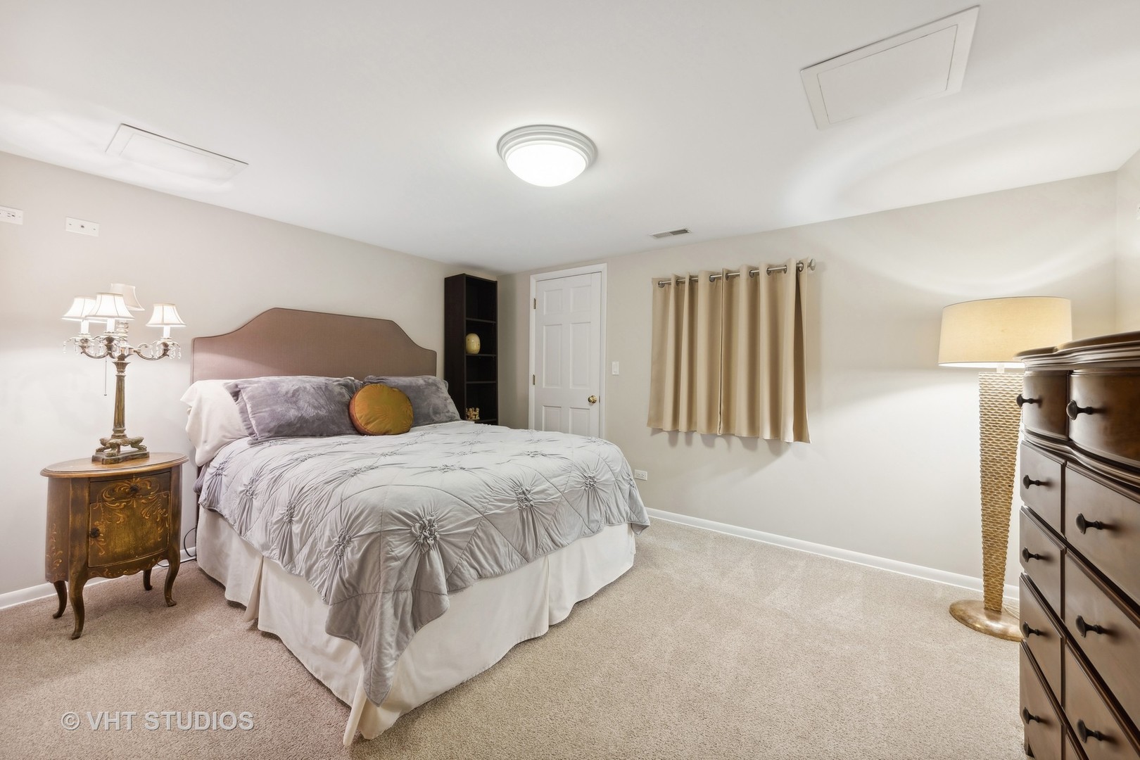 1N676 Woodhall Court