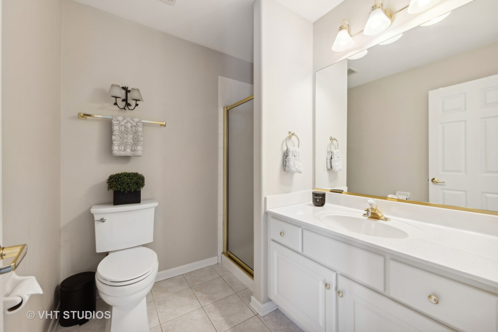 1N676 Woodhall Court