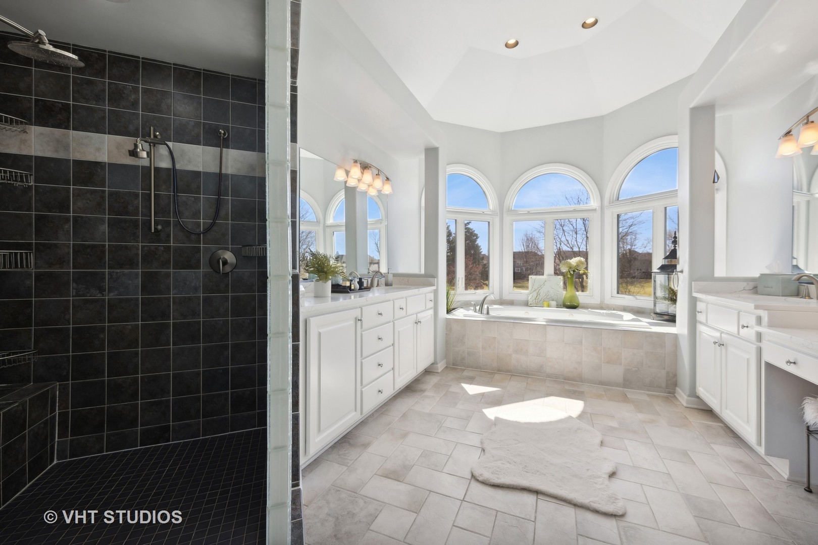 1N676 Woodhall Court