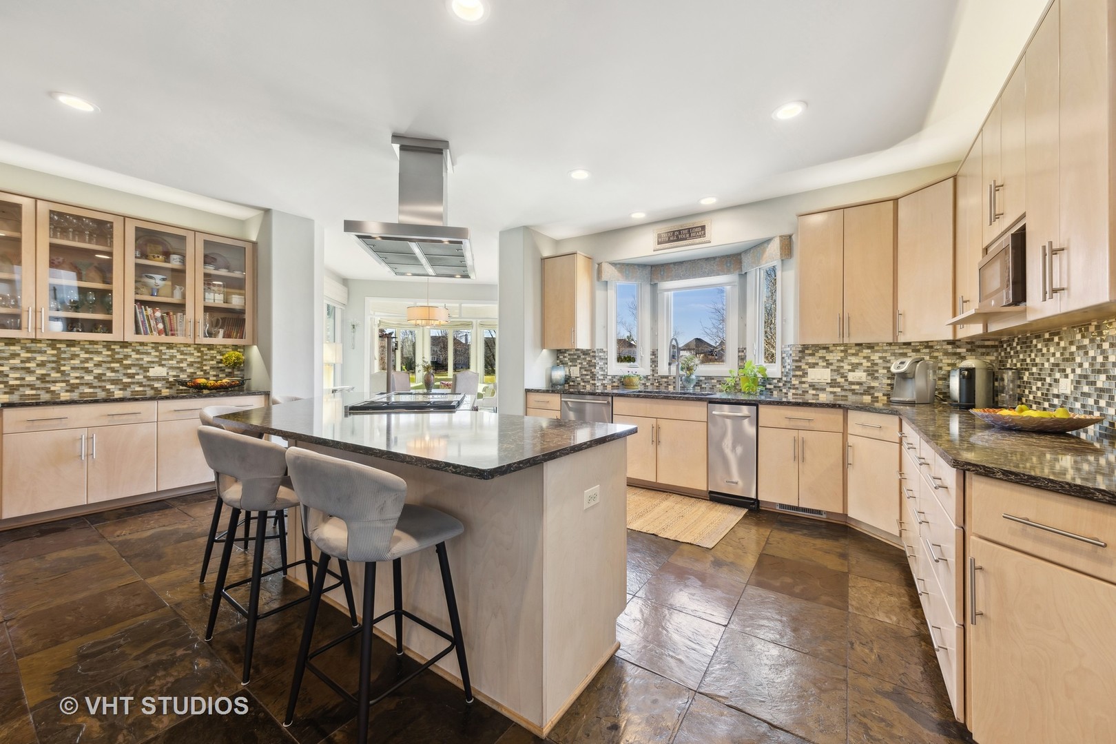 1N676 Woodhall Court