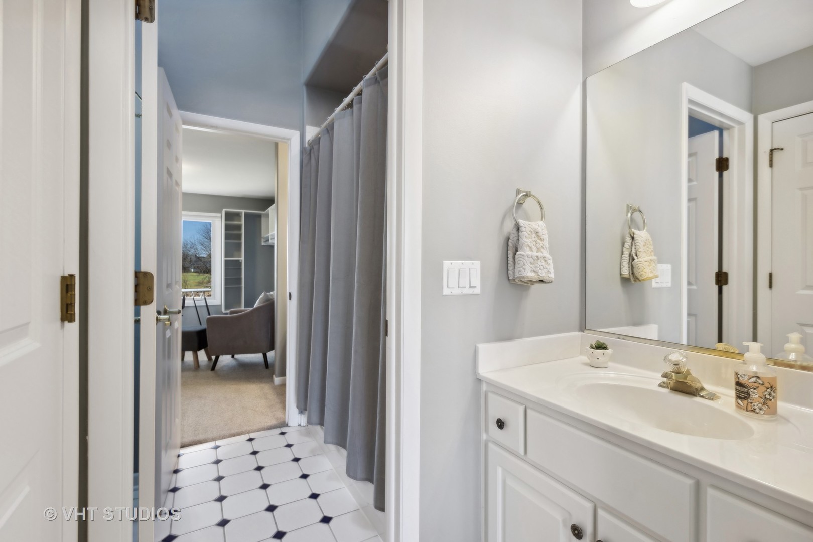 1N676 Woodhall Court