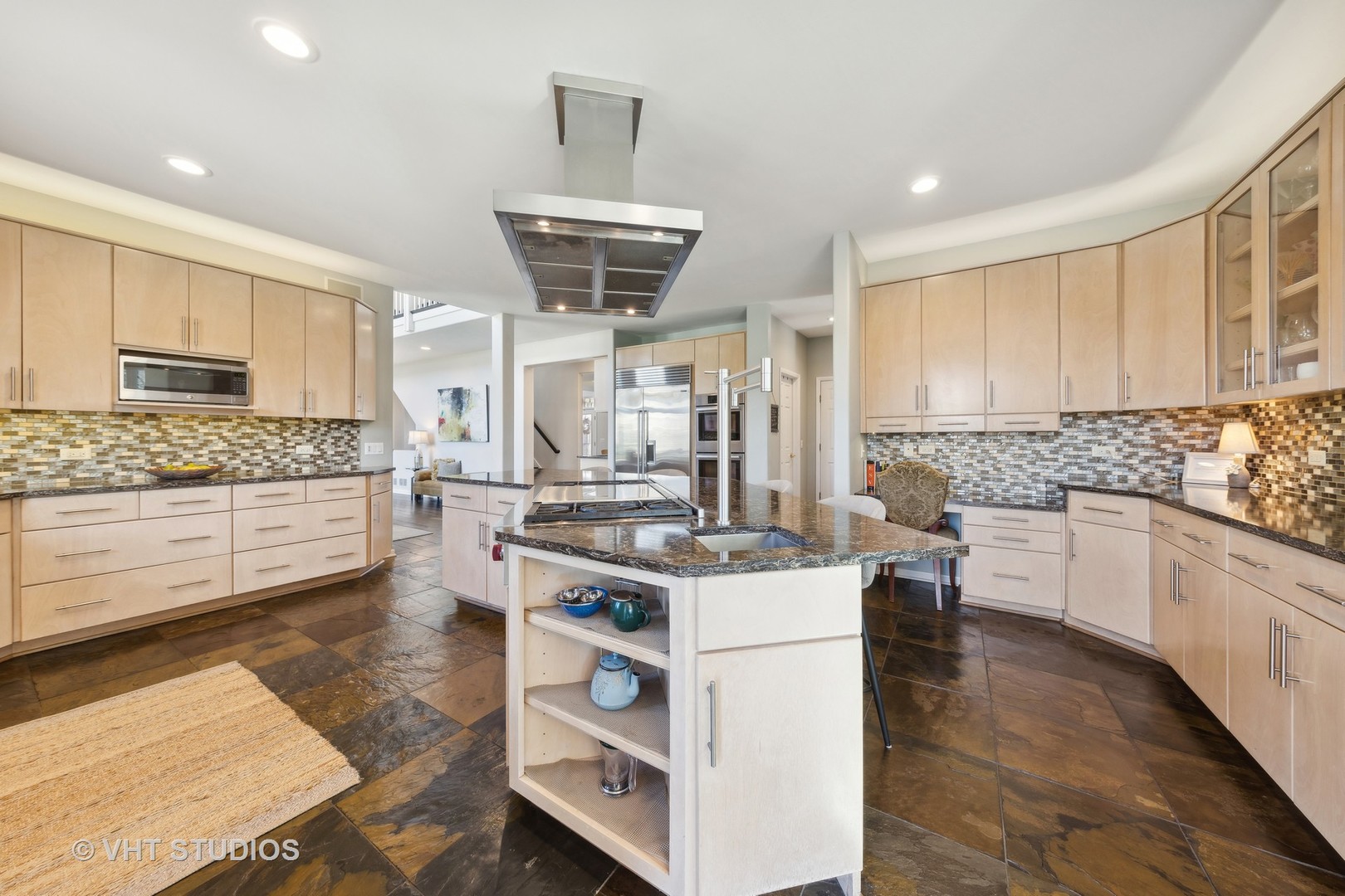 1N676 Woodhall Court