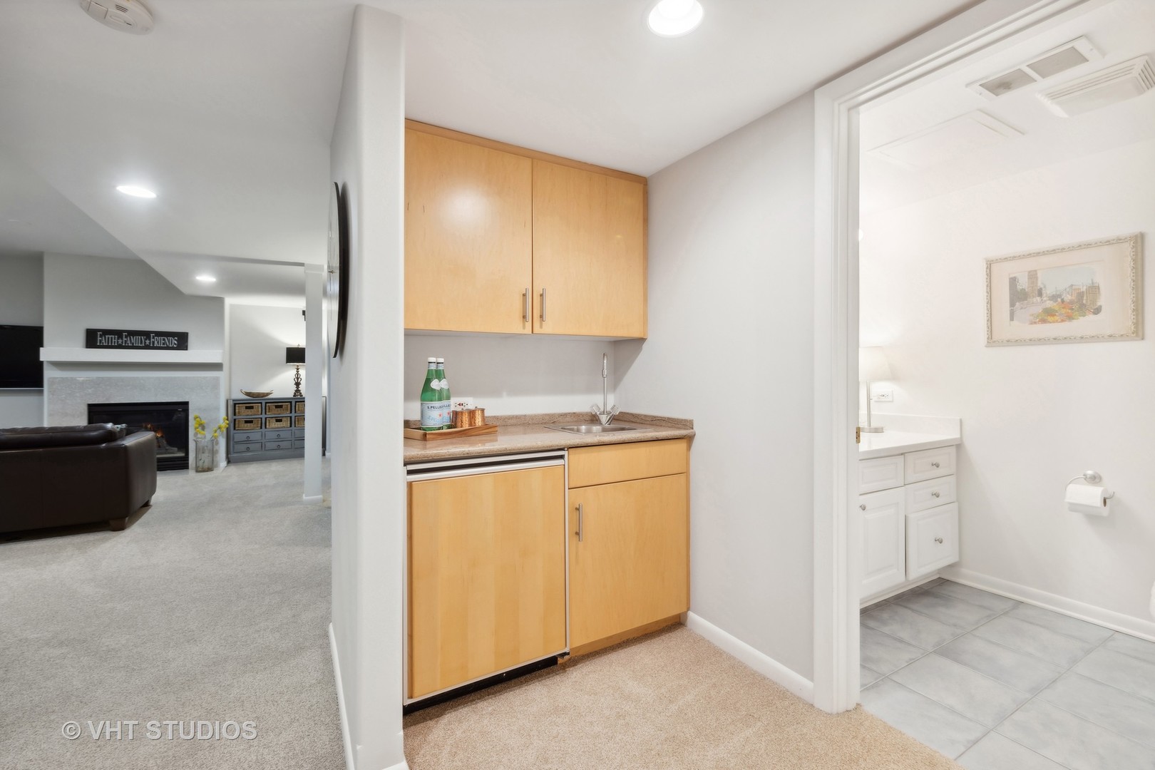 1N676 Woodhall Court