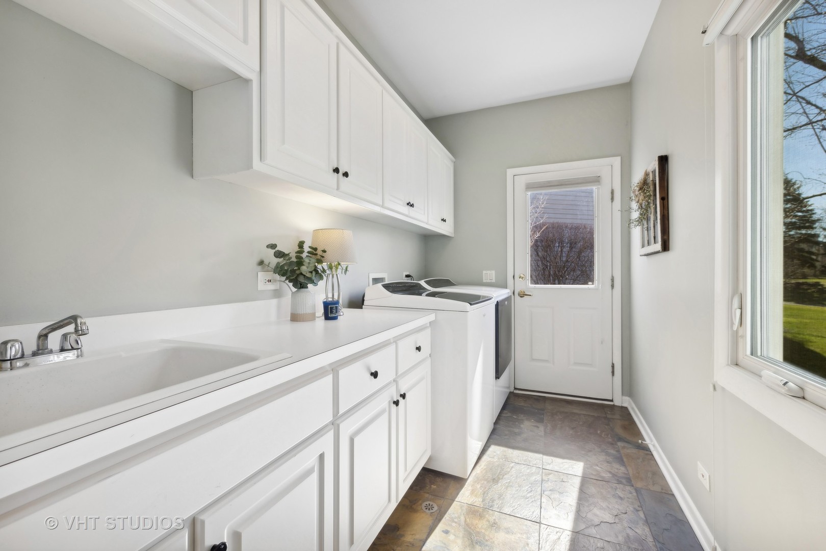 1N676 Woodhall Court