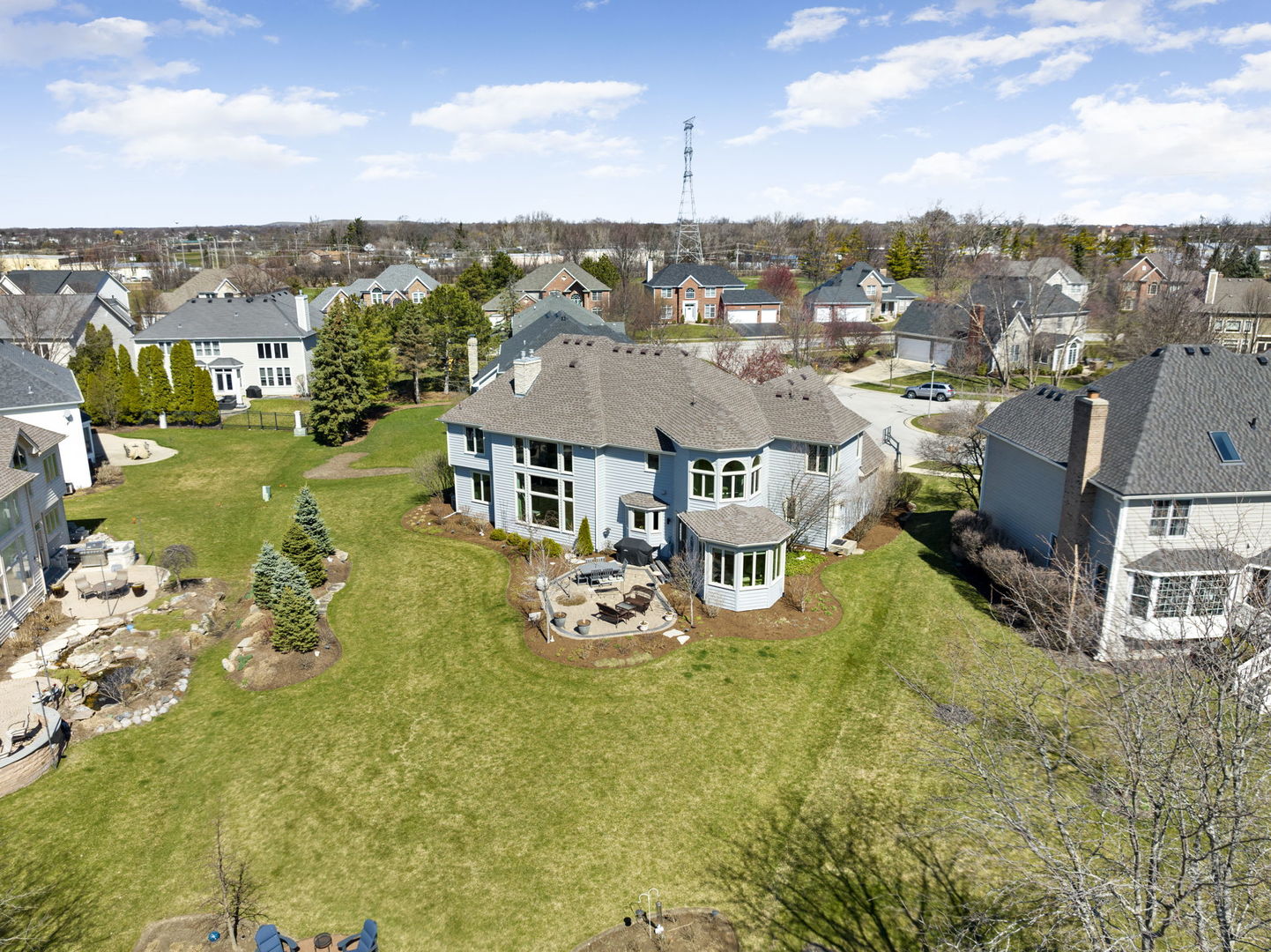 1N676 Woodhall Court