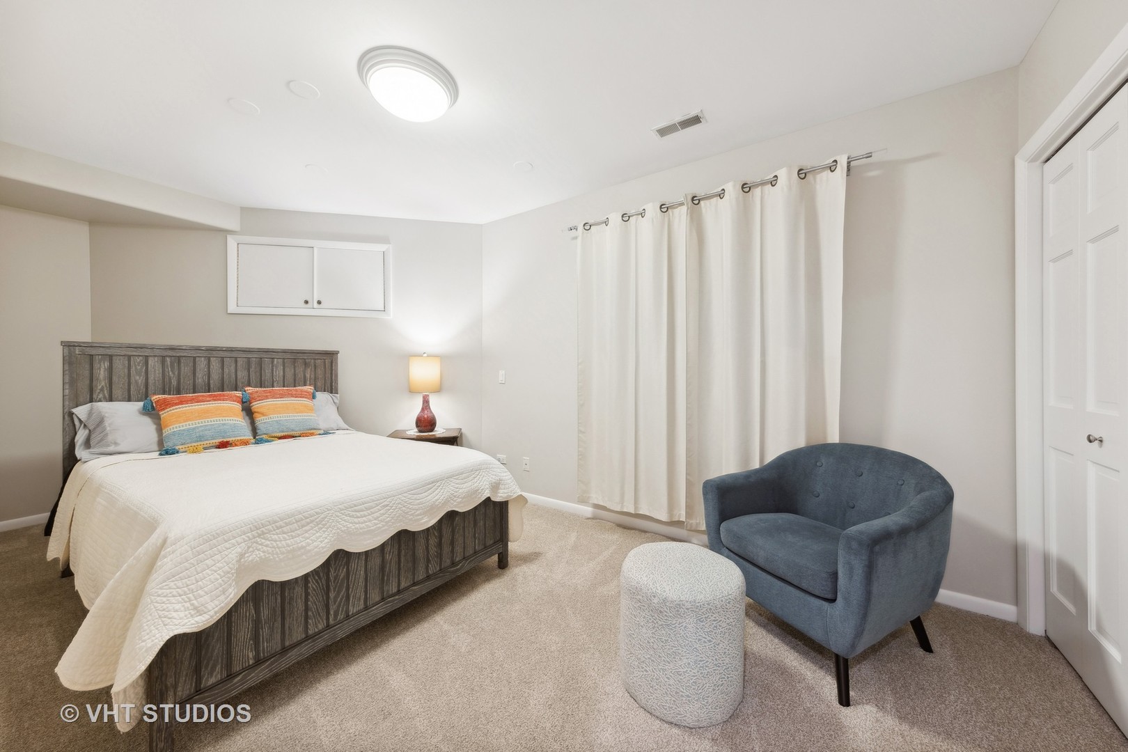 1N676 Woodhall Court