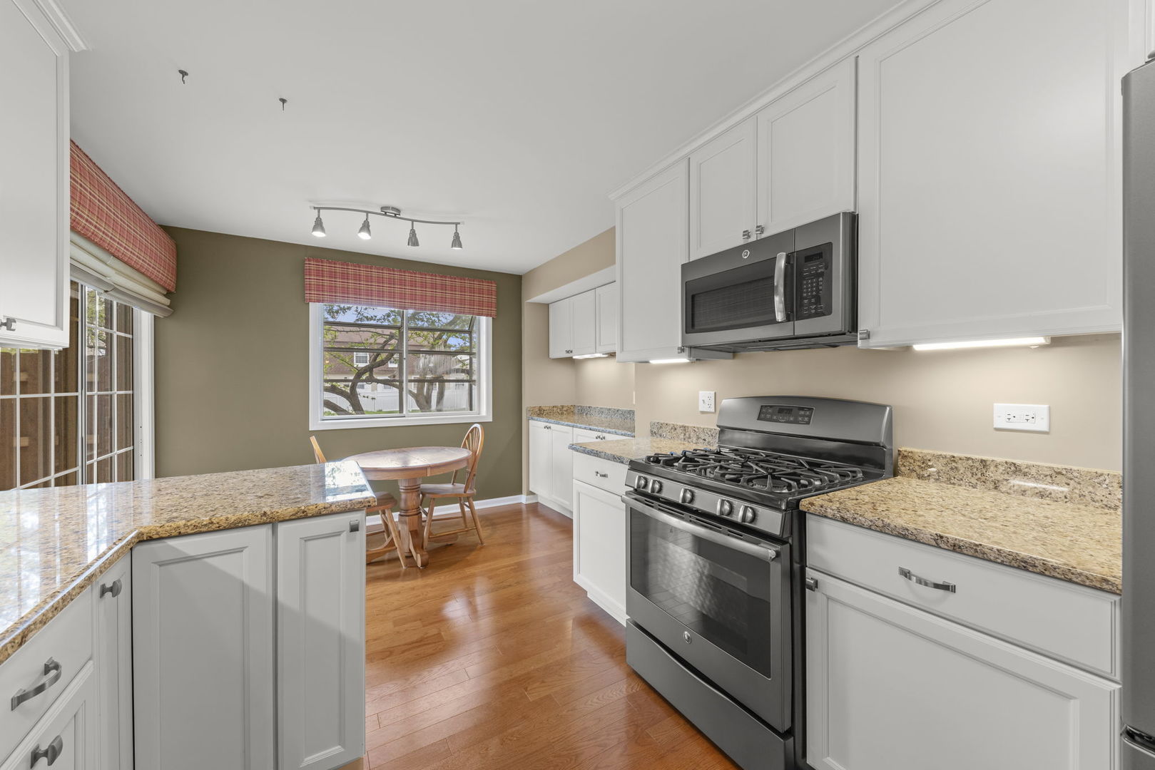 1667 Grosvenor Circle Unit: A