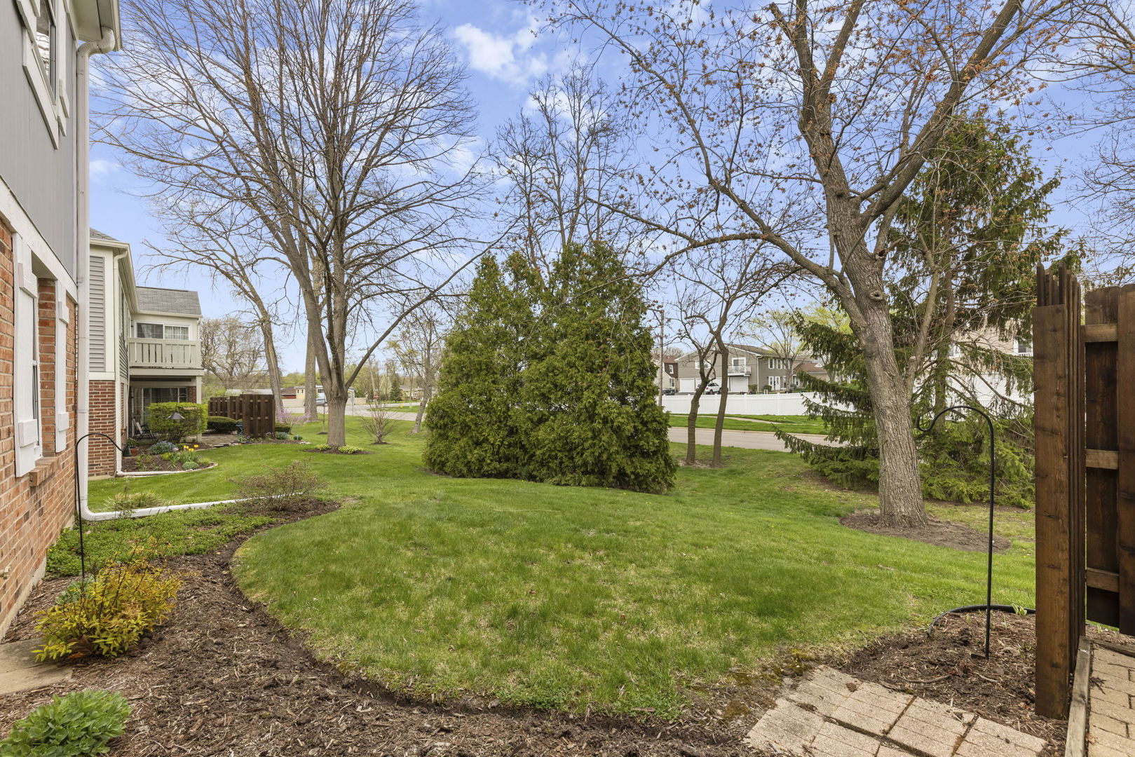 1667 Grosvenor Circle Unit: A