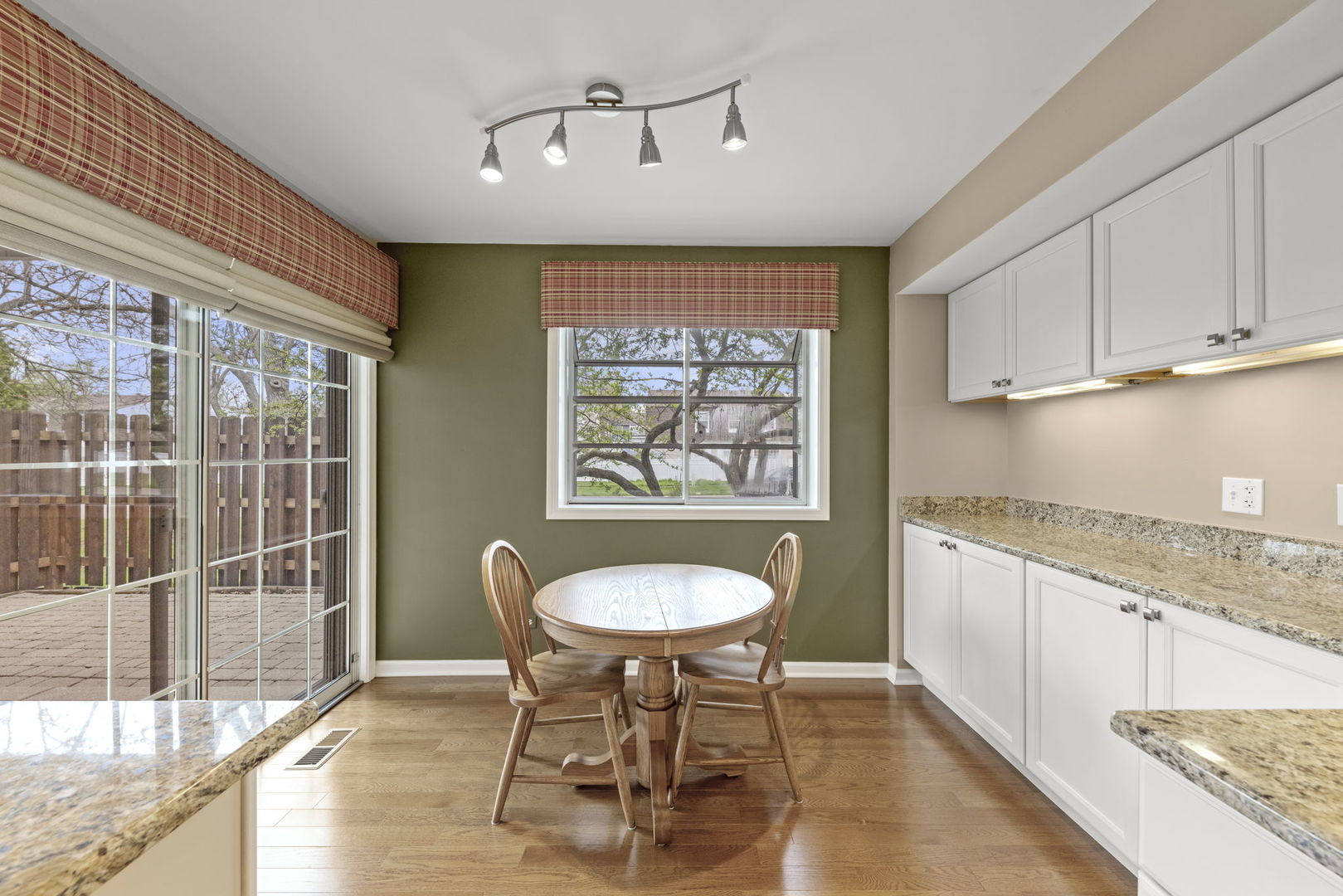 1667 Grosvenor Circle Unit: A
