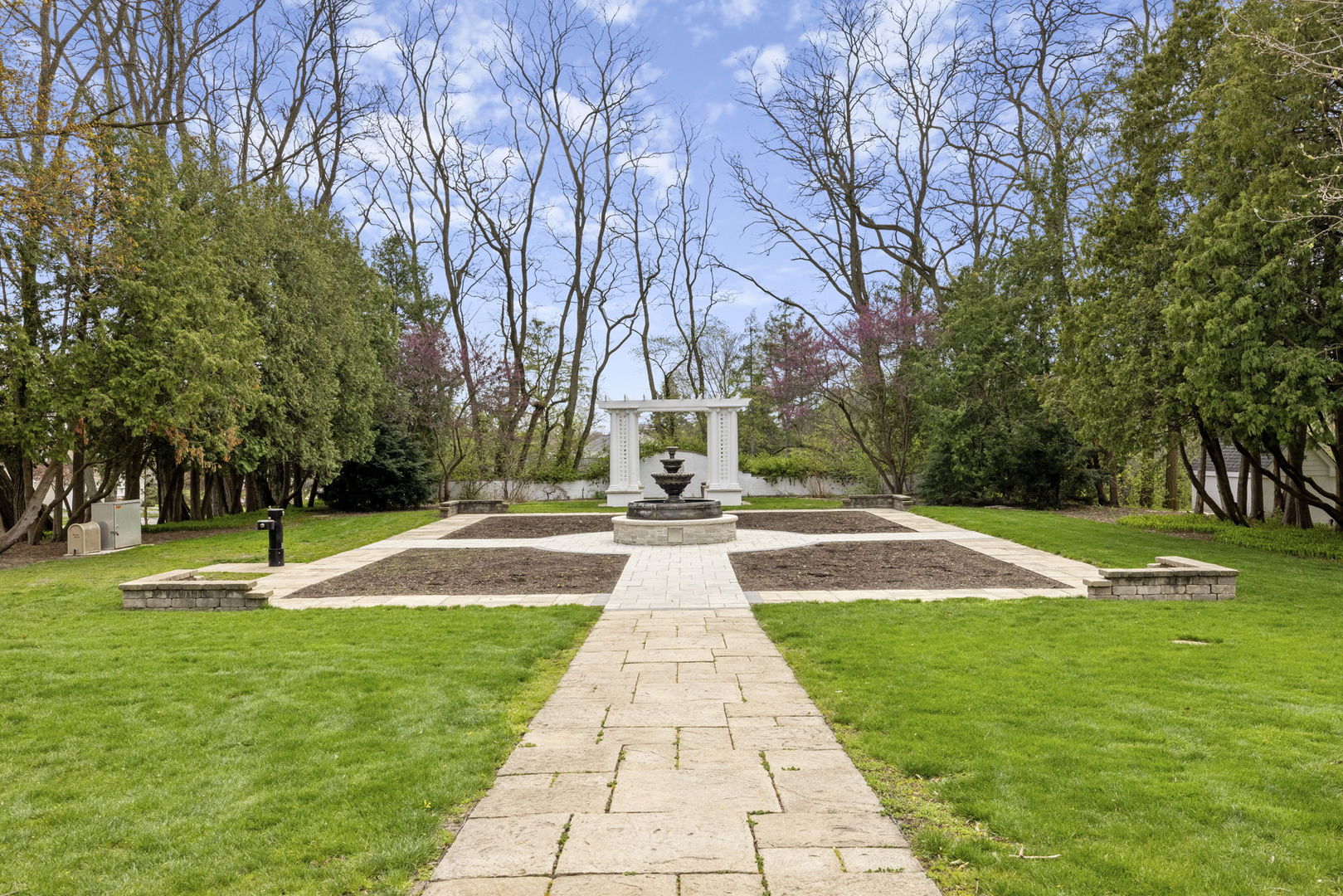 1667 Grosvenor Circle Unit: A