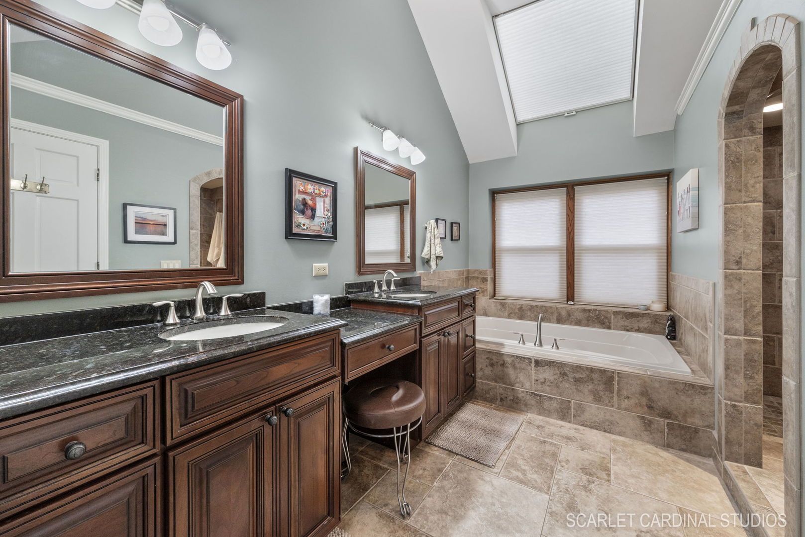 25W761 Cathryn Court