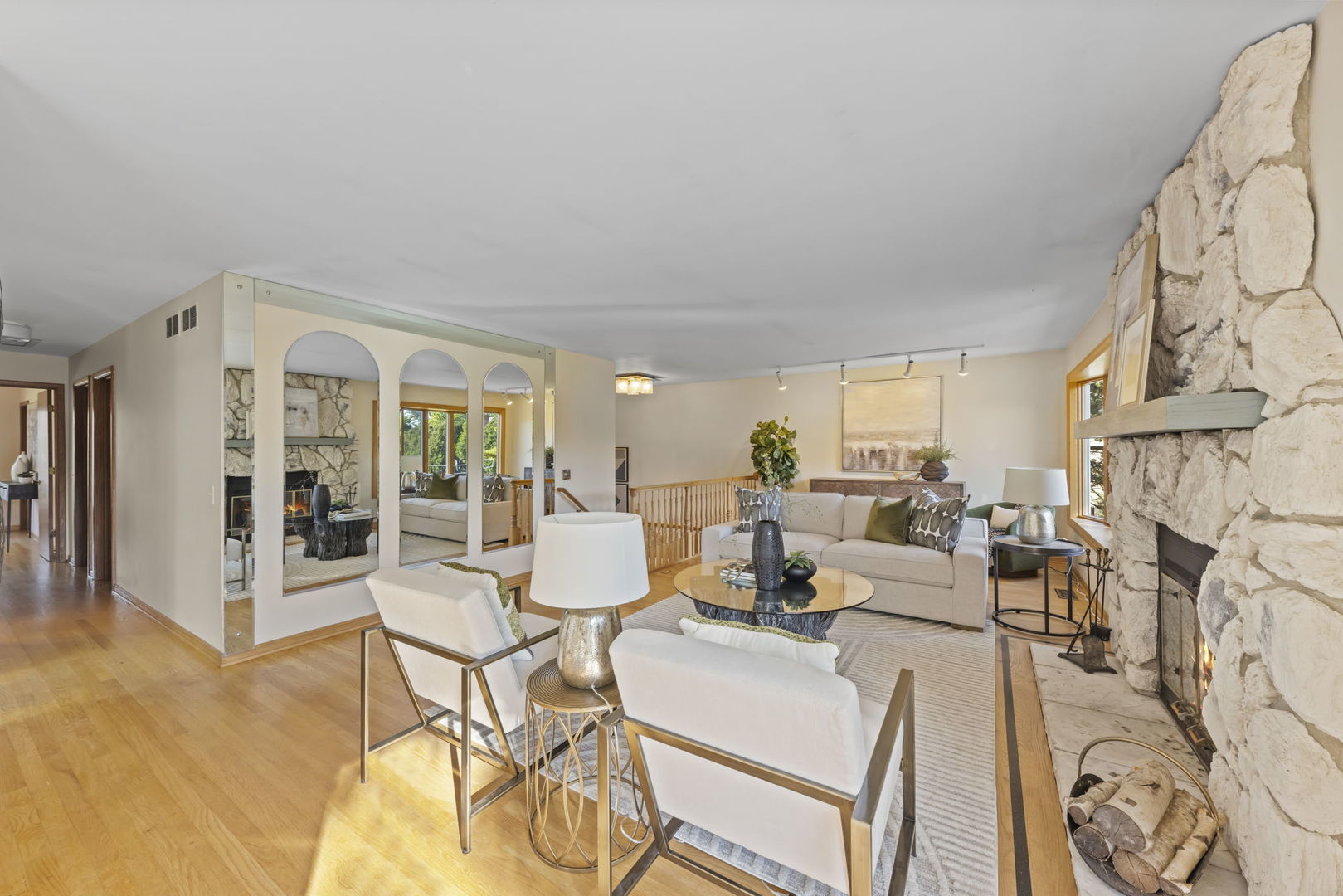 1913 Gladstone Drive