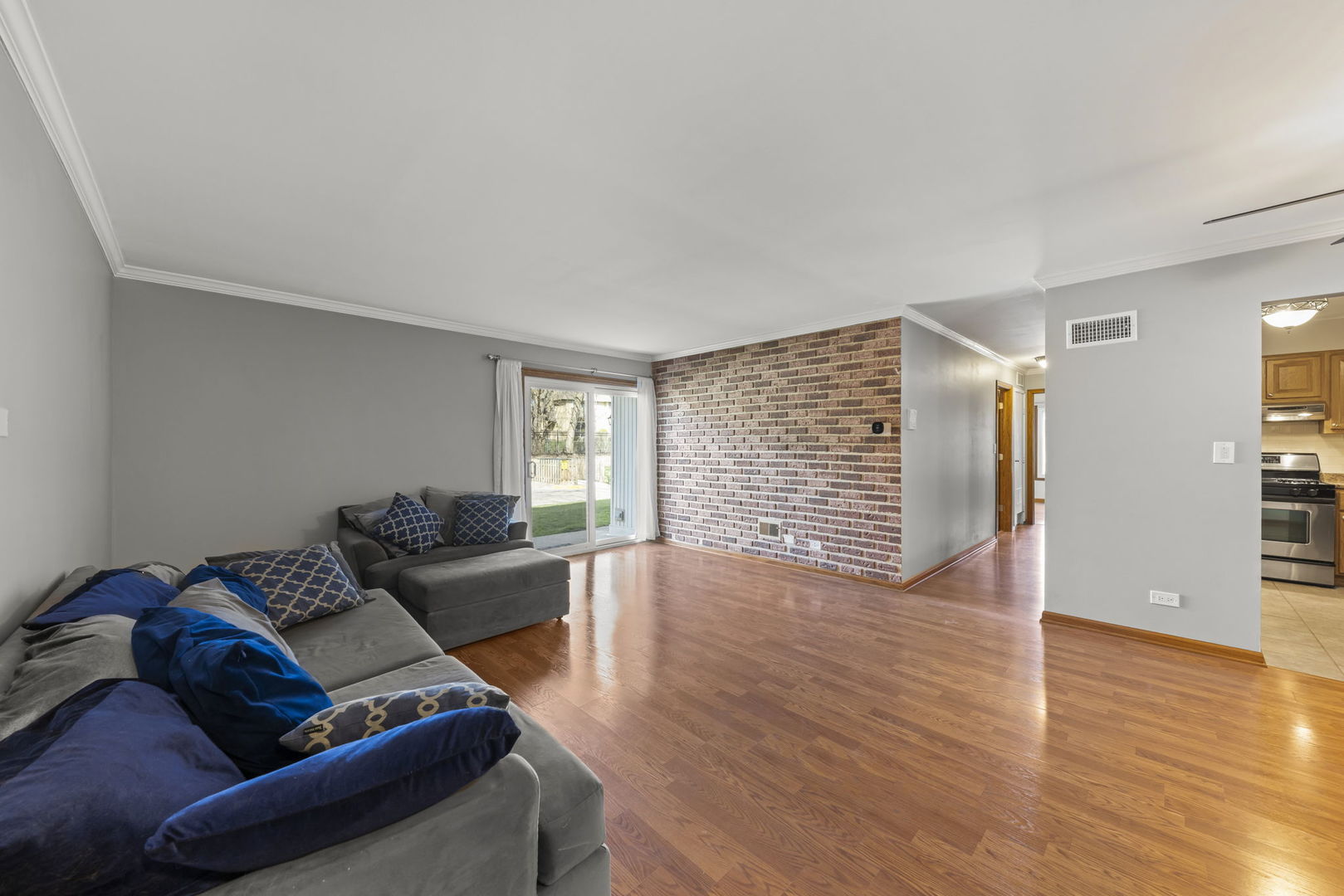 7323 Blackburn Avenue Unit: 106