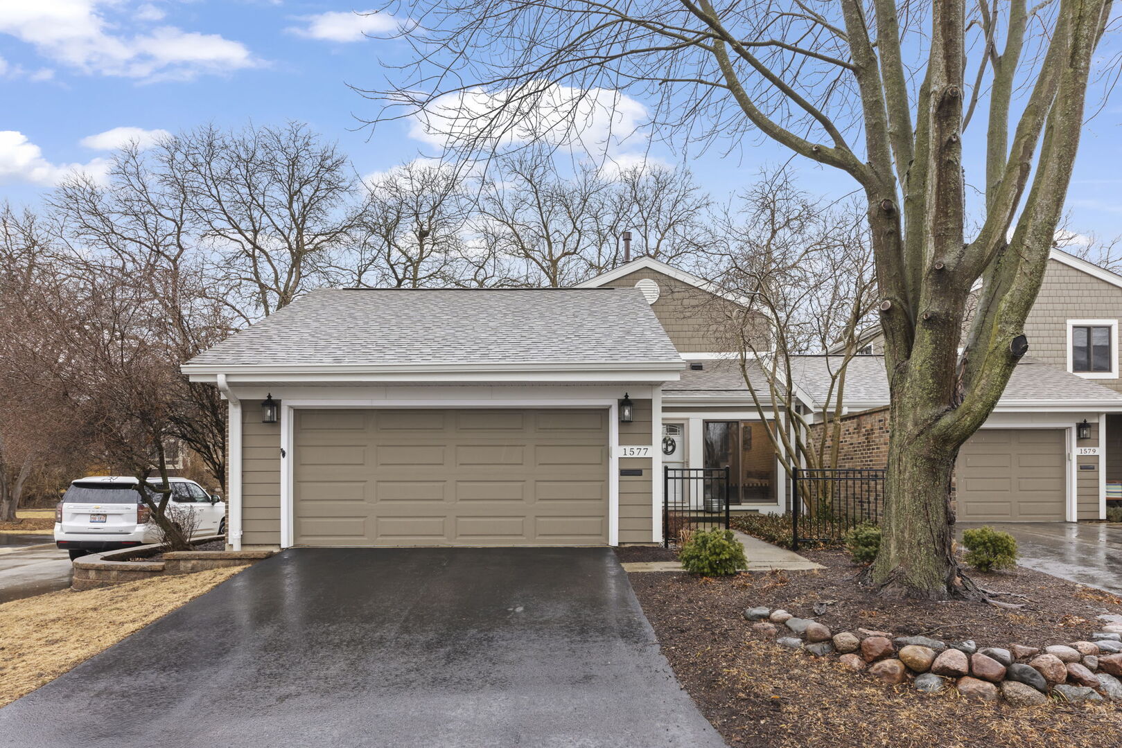 1577 Thornwood Street