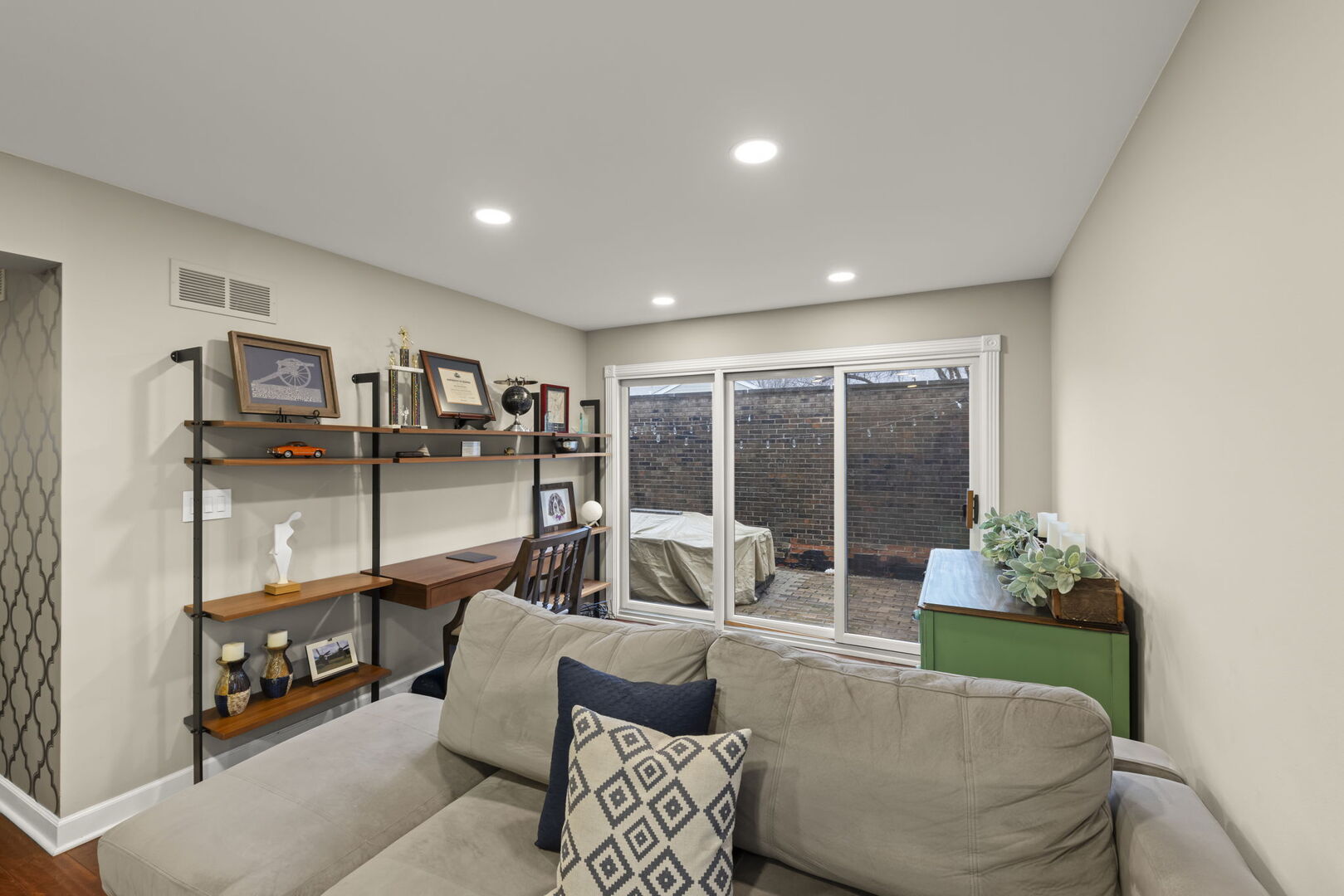 1577 Thornwood Street