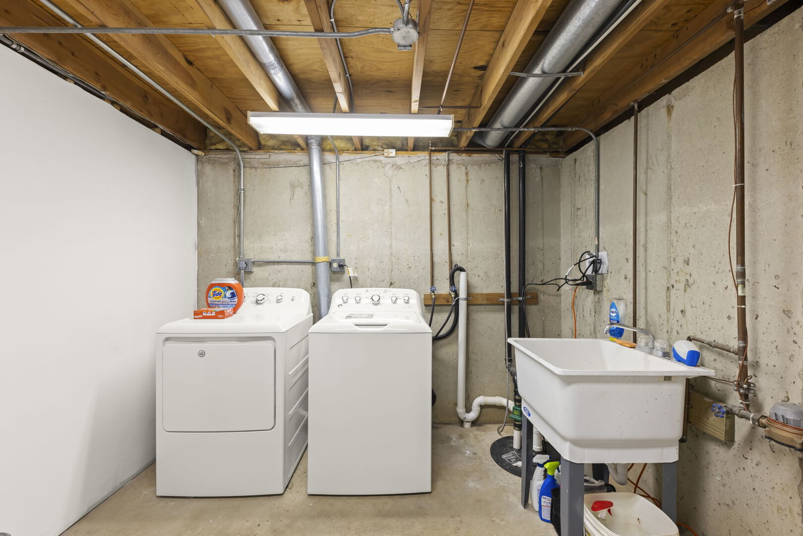 1577 Thornwood Street