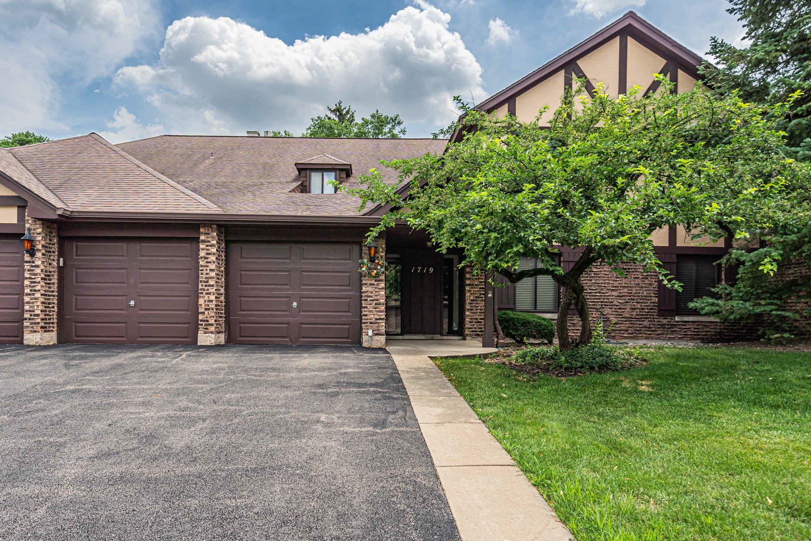 1719 LAKECLIFFE Drive Unit: C