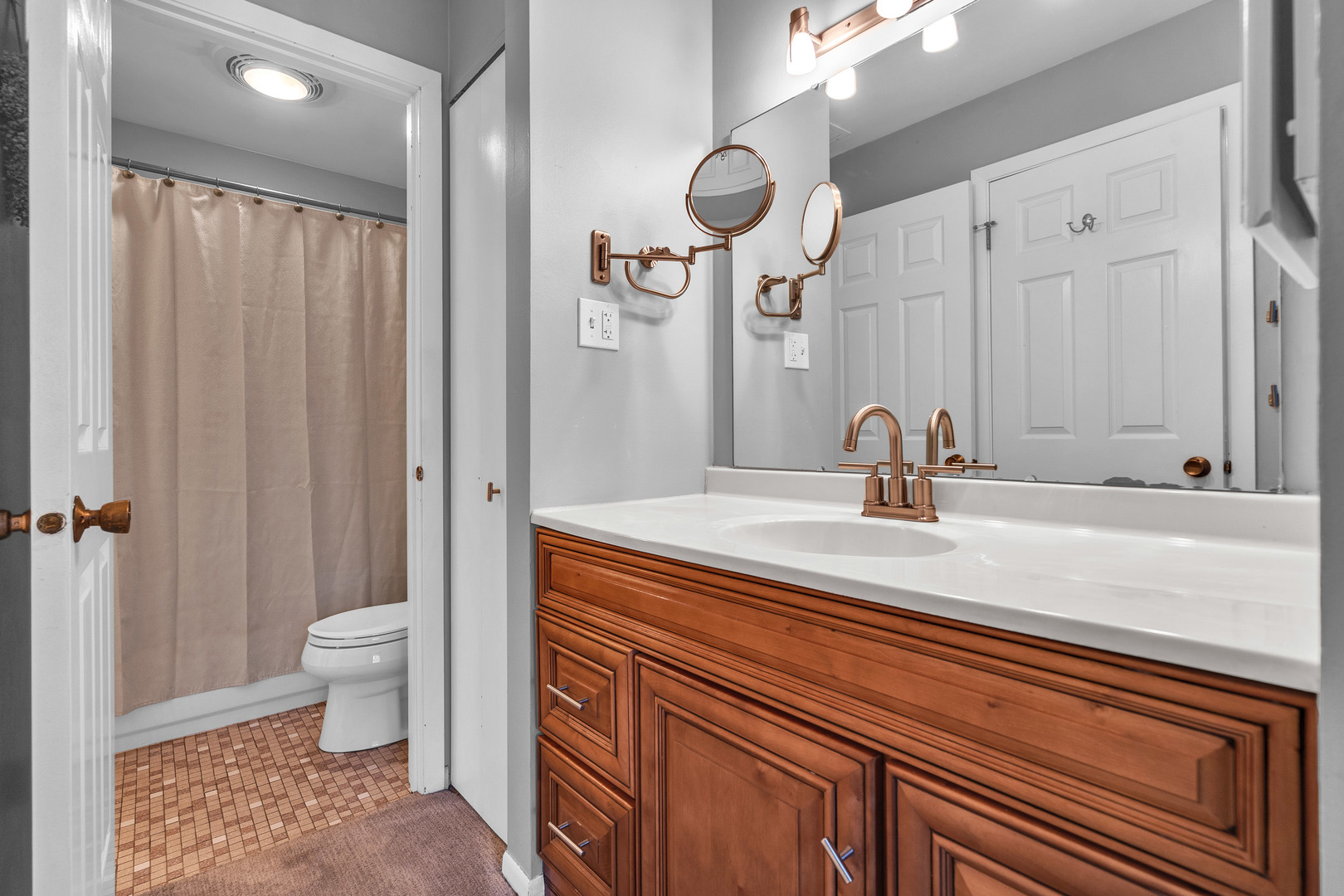 1719 LAKECLIFFE Drive Unit: C