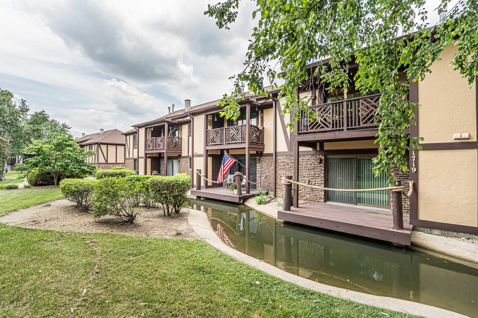 1719 LAKECLIFFE Drive Unit: C