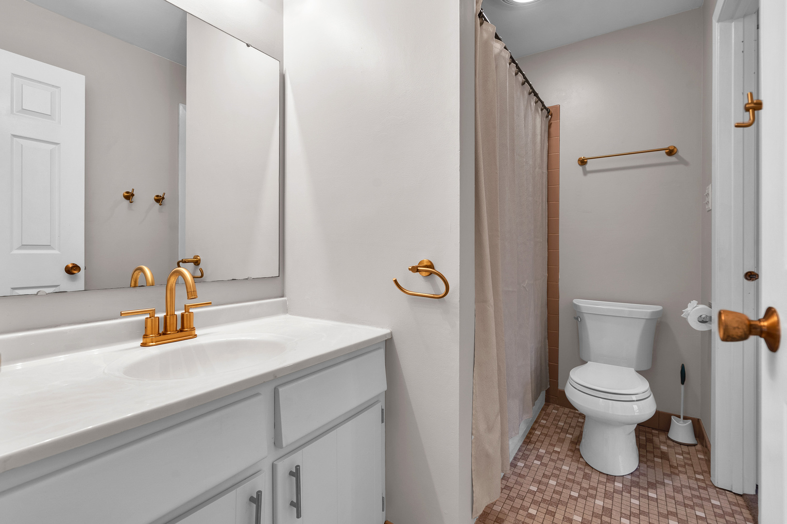 1719 LAKECLIFFE Drive Unit: C