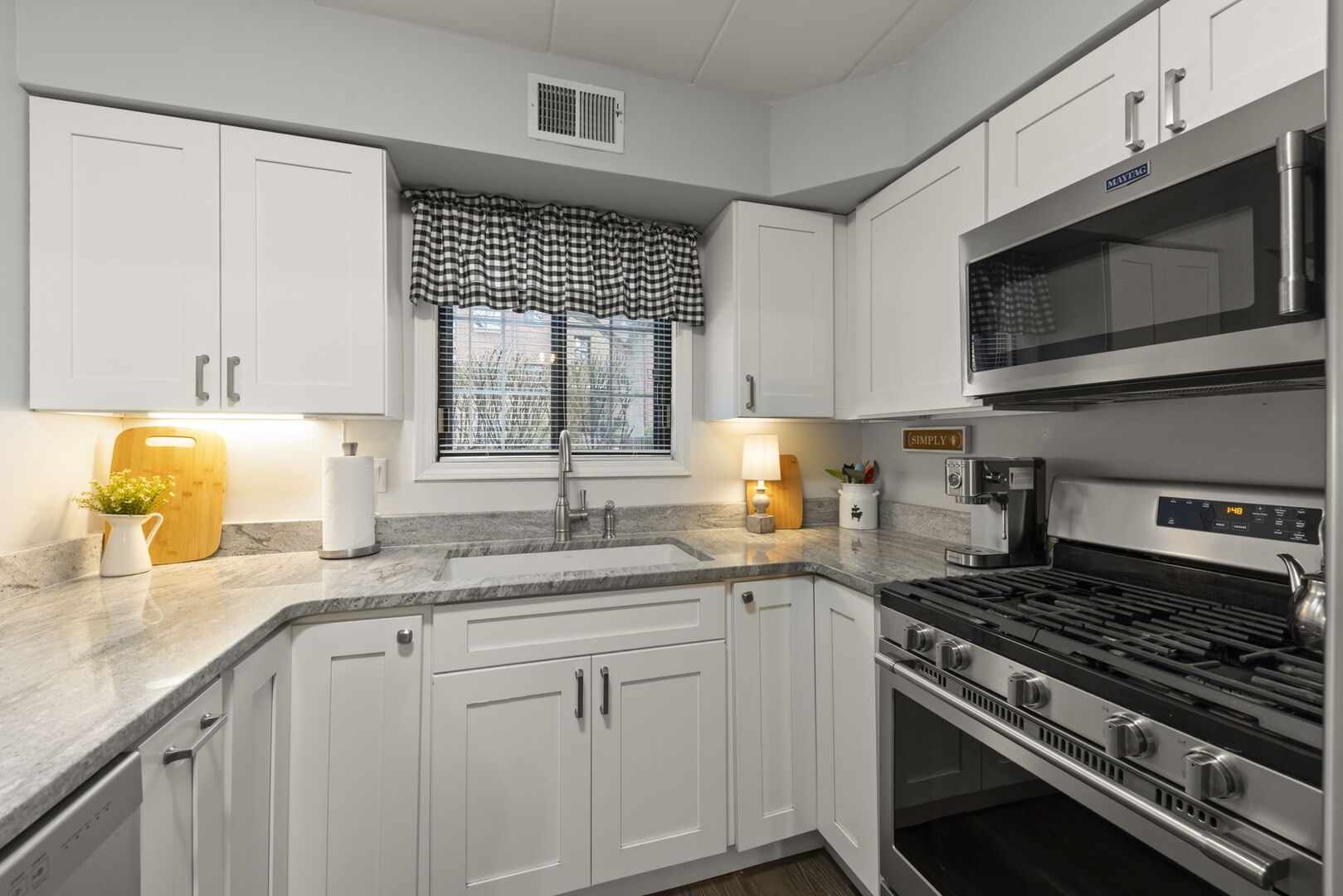 404 Melrose Avenue Unit: 103