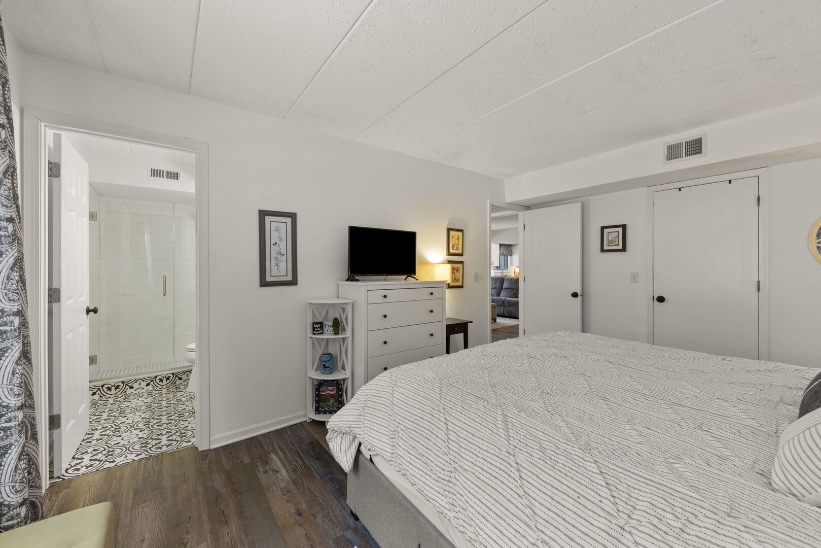 404 Melrose Avenue Unit: 103