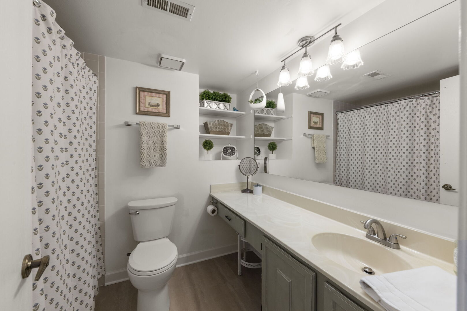 404 Melrose Avenue Unit: 103