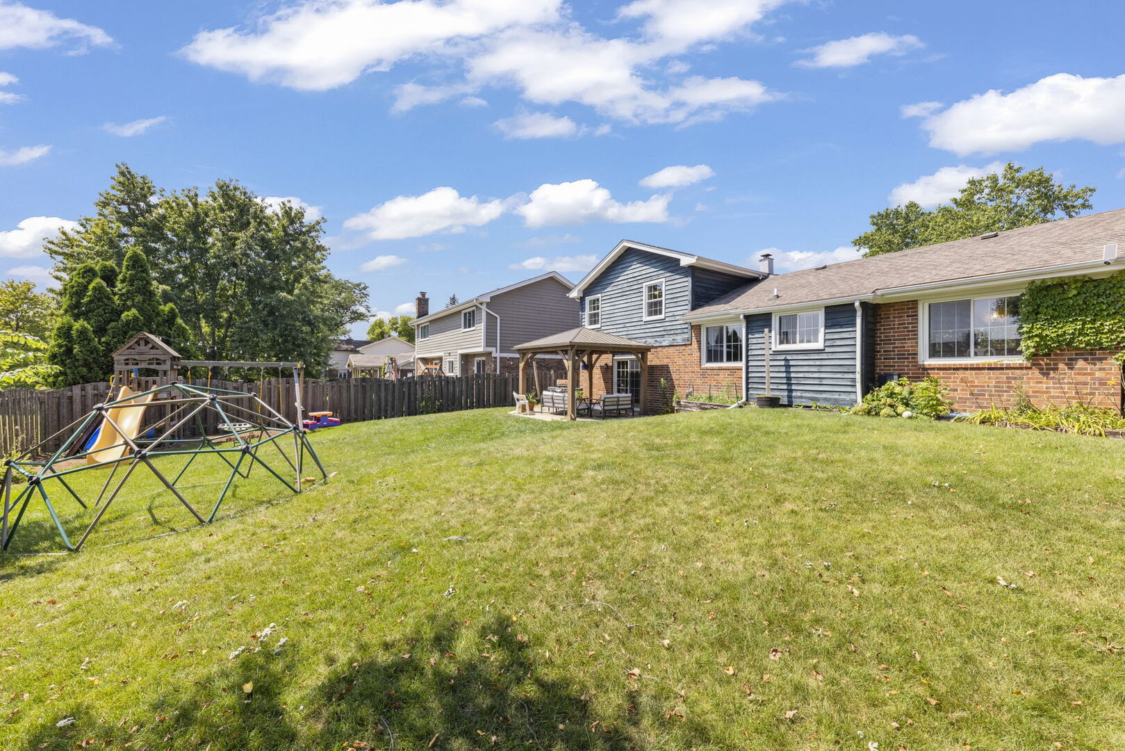 696 Farnham Lane