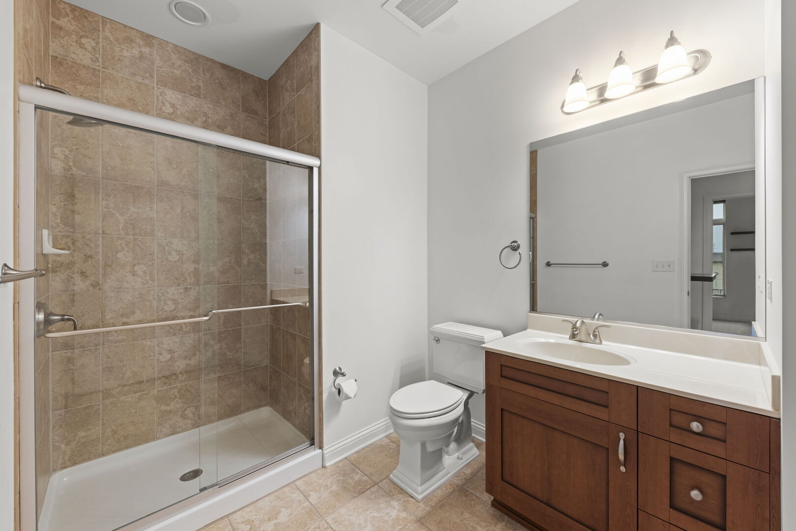 160 S River Street Unit: 215