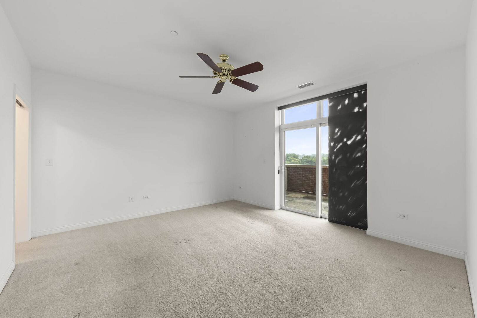 160 S River Street Unit: 215