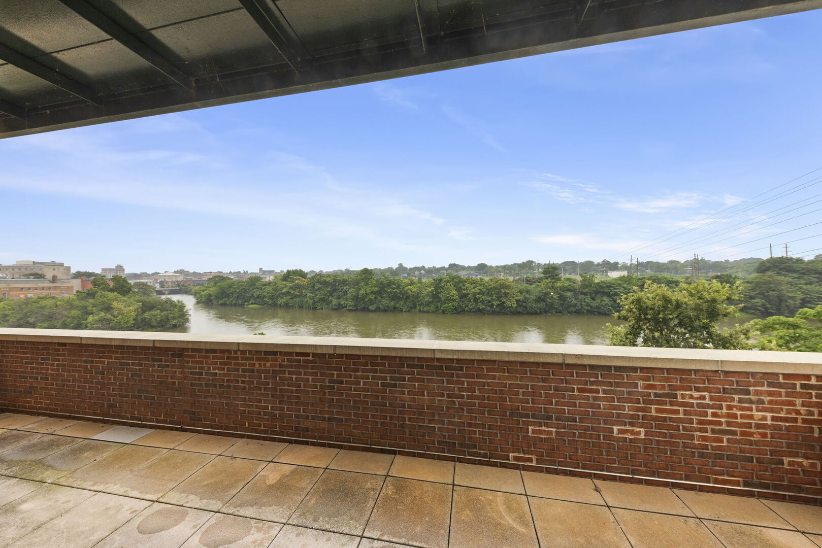 160 S River Street Unit: 215