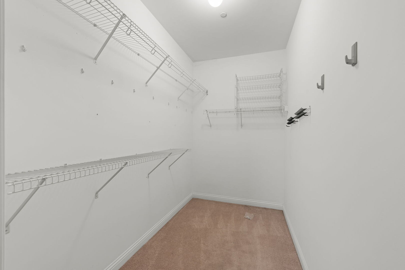 160 S River Street Unit: 215