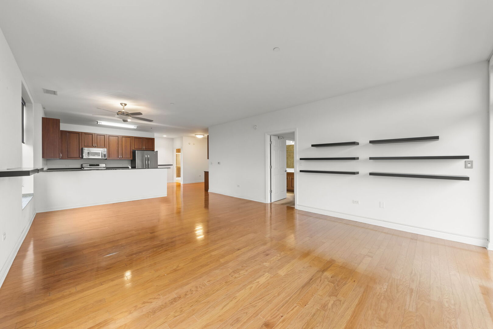 160 S River Street Unit: 215