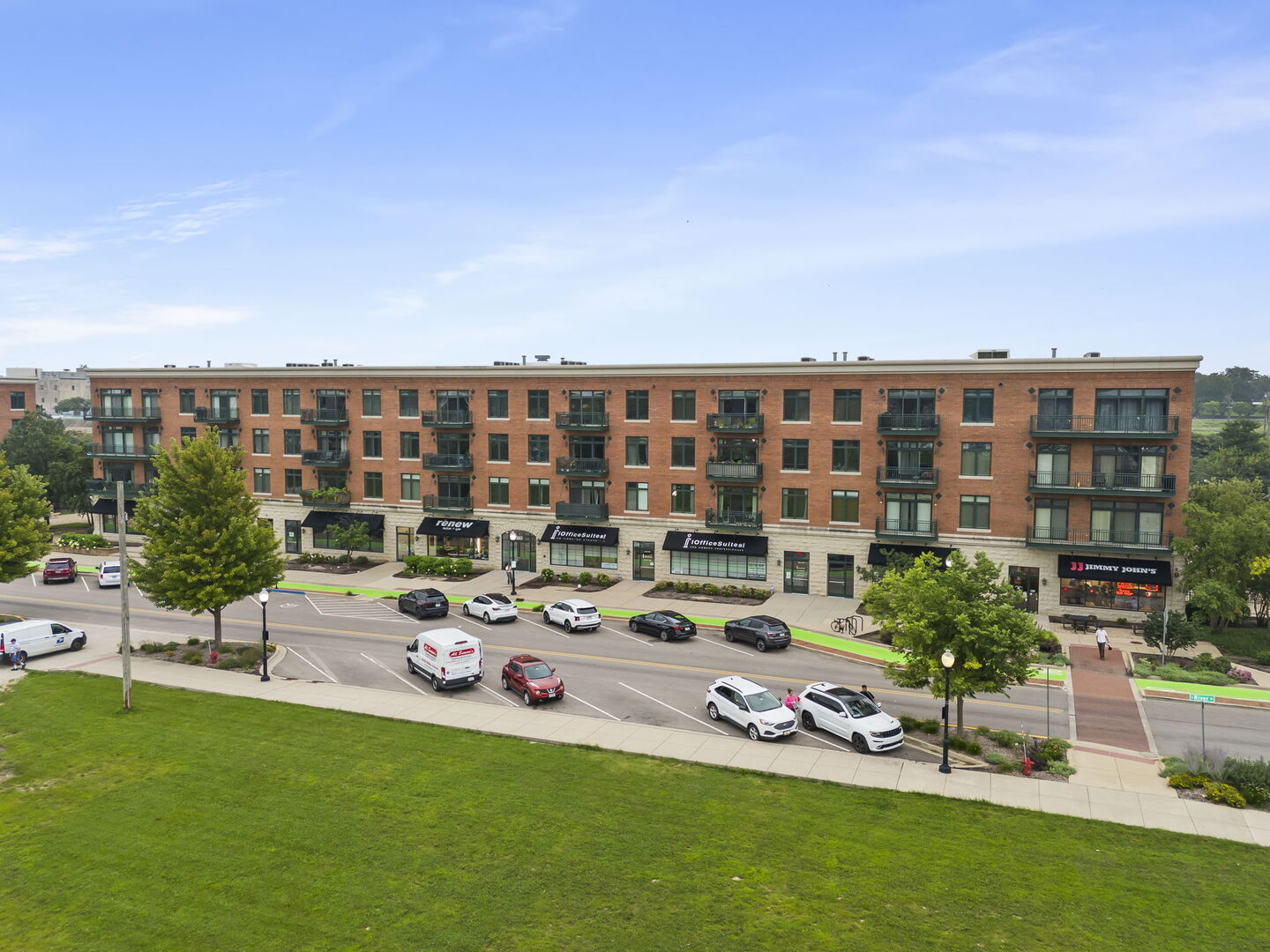 160 S River Street Unit: 215