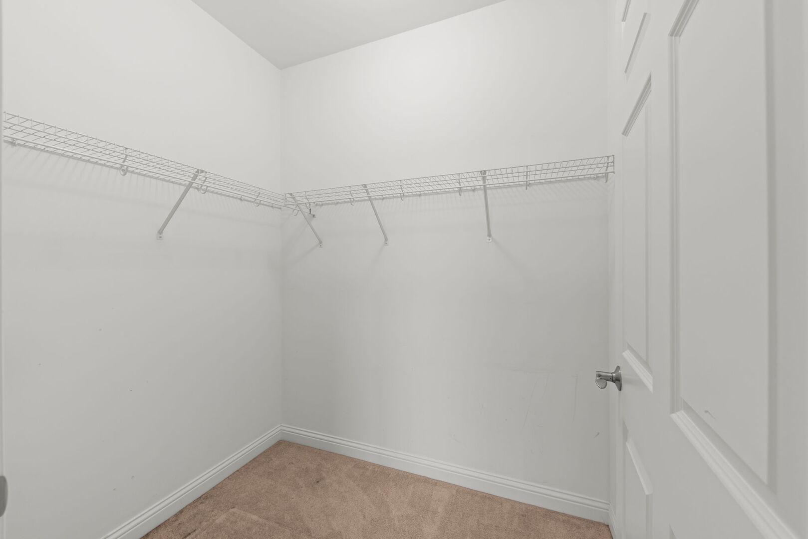 160 S River Street Unit: 215