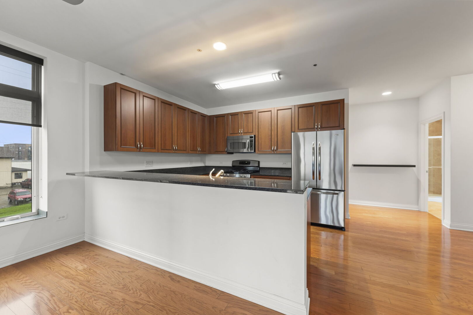 160 S River Street Unit: 215