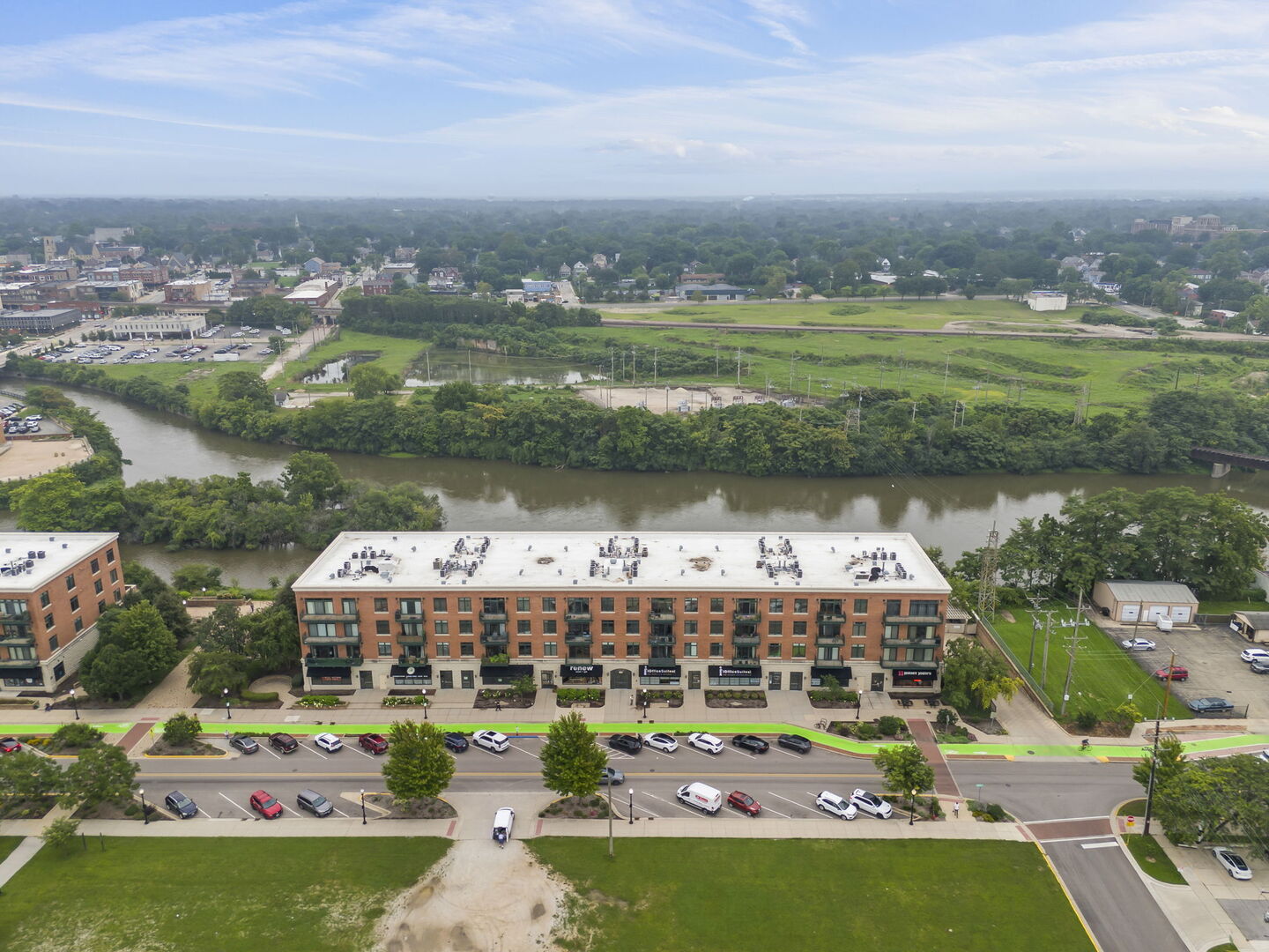 160 S River Street Unit: 215