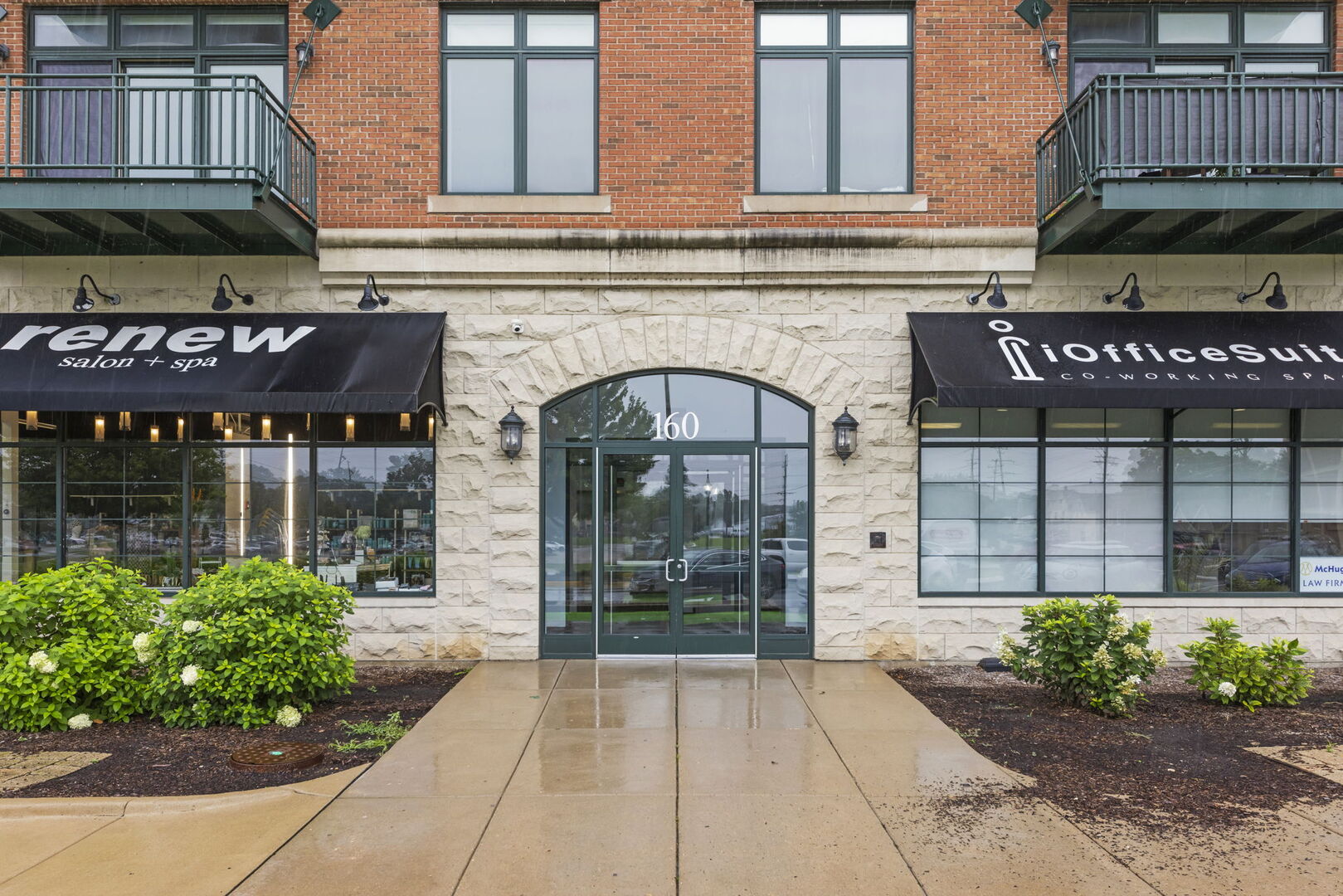 160 S River Street Unit: 215