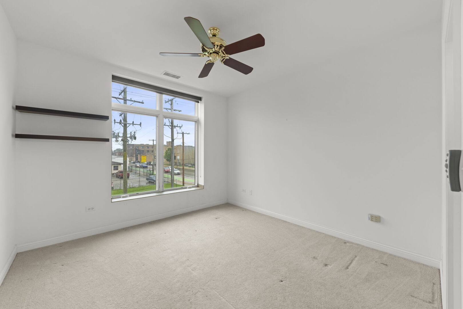 160 S River Street Unit: 215