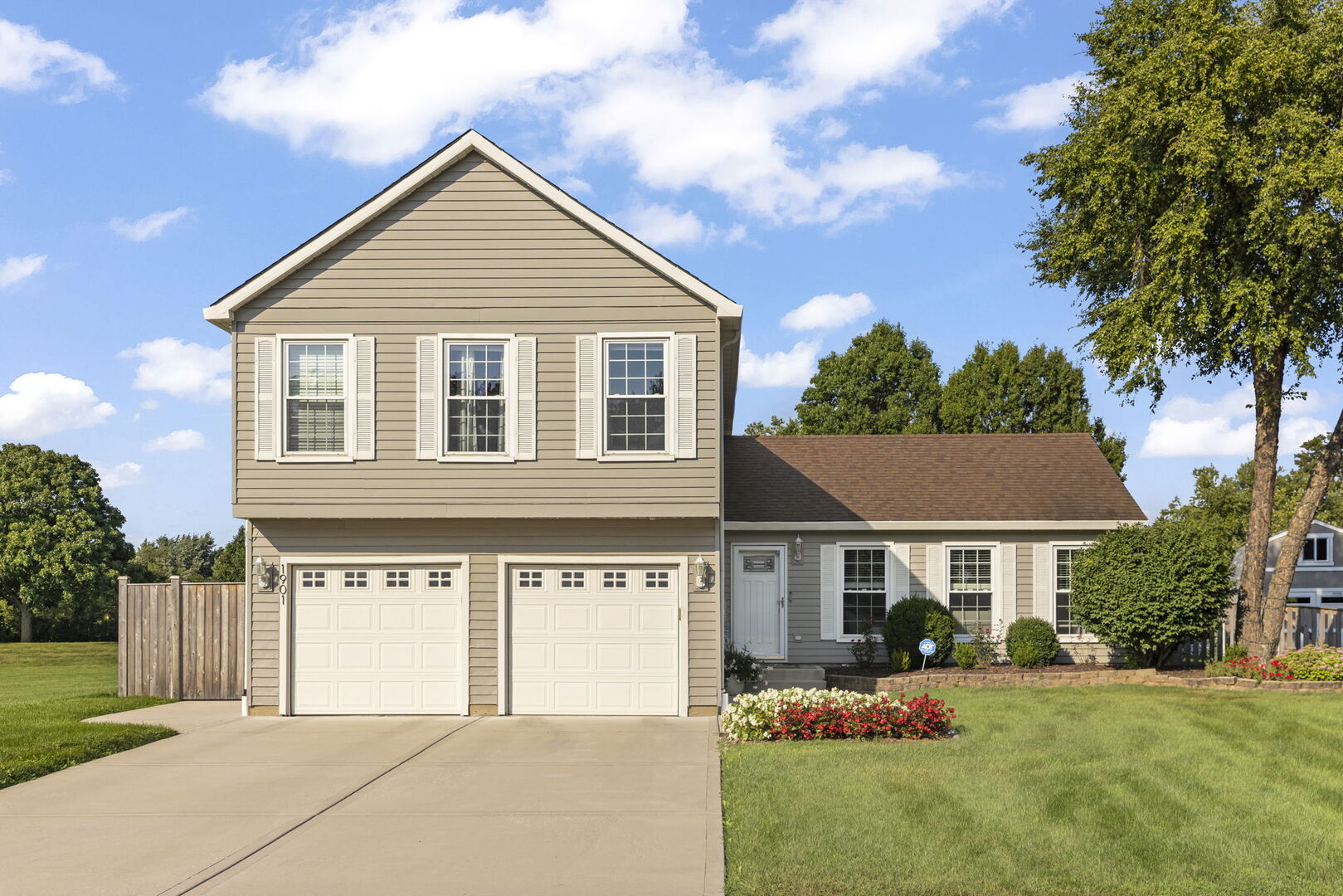 1901 CLYDESDALE Drive