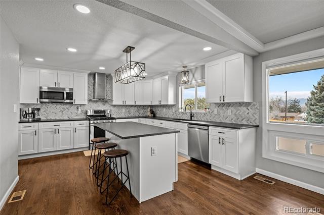 8104 Turnpike Drive