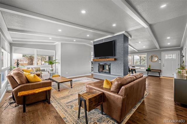 8104 Turnpike Drive