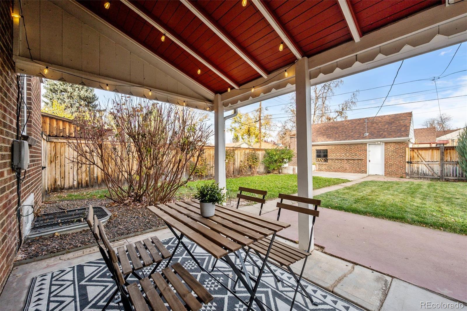 2842 N Glencoe Street