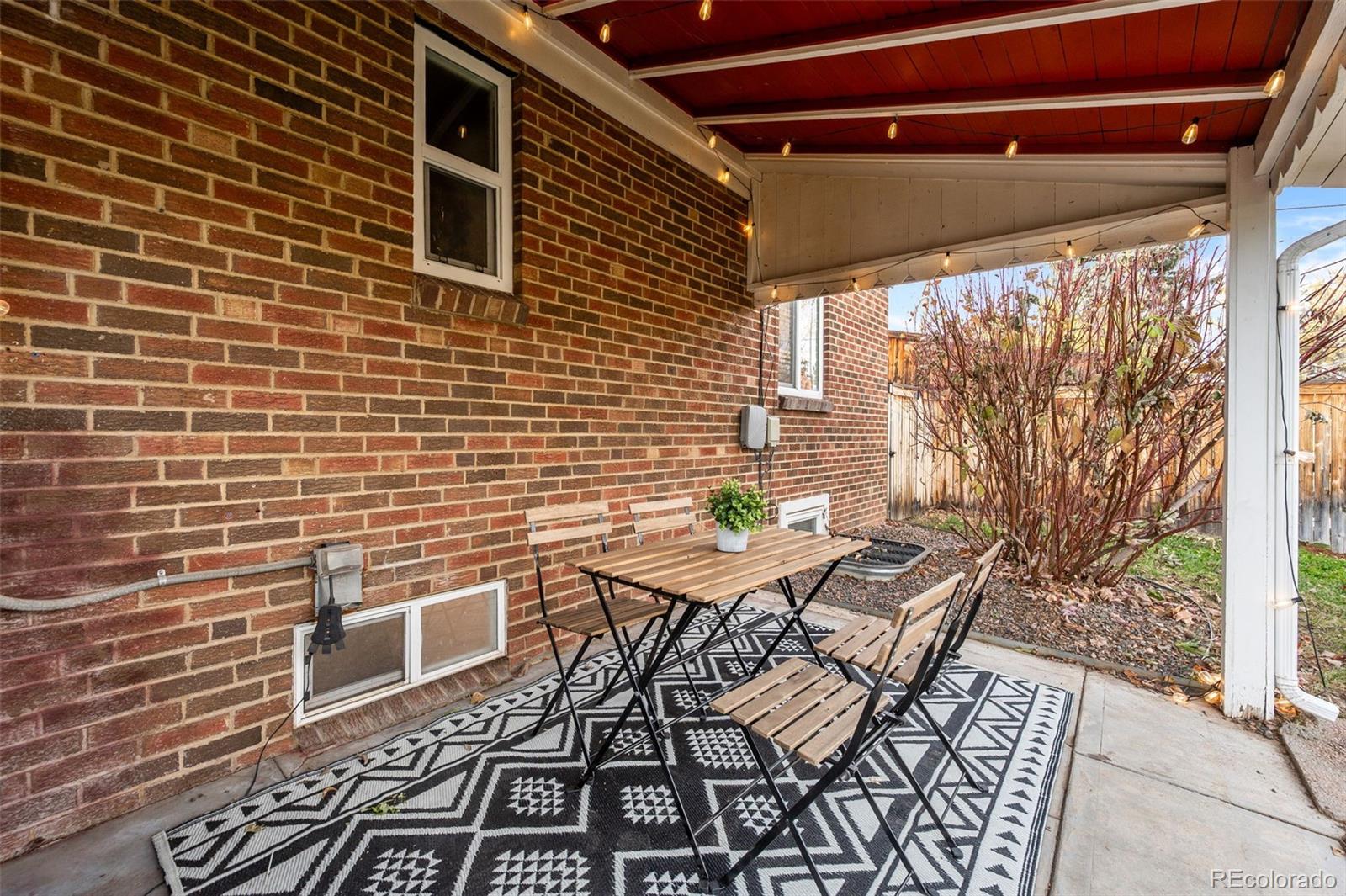 2842 N Glencoe Street