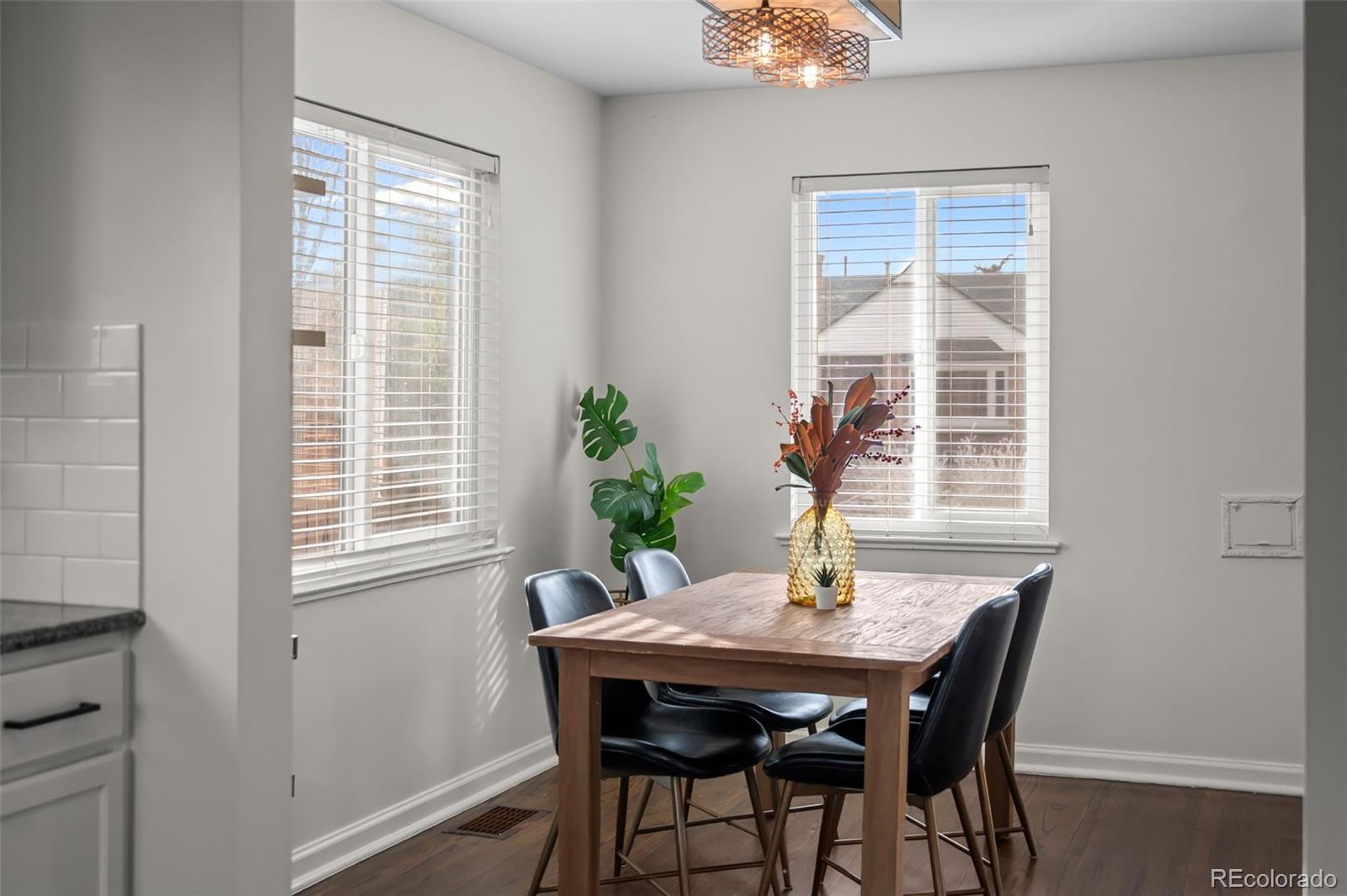 2842 N Glencoe Street